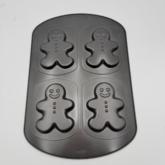 Set of 2 Wilton Gingerbread Man and Valentine Non-Stick Pans - Picture 3 of 6